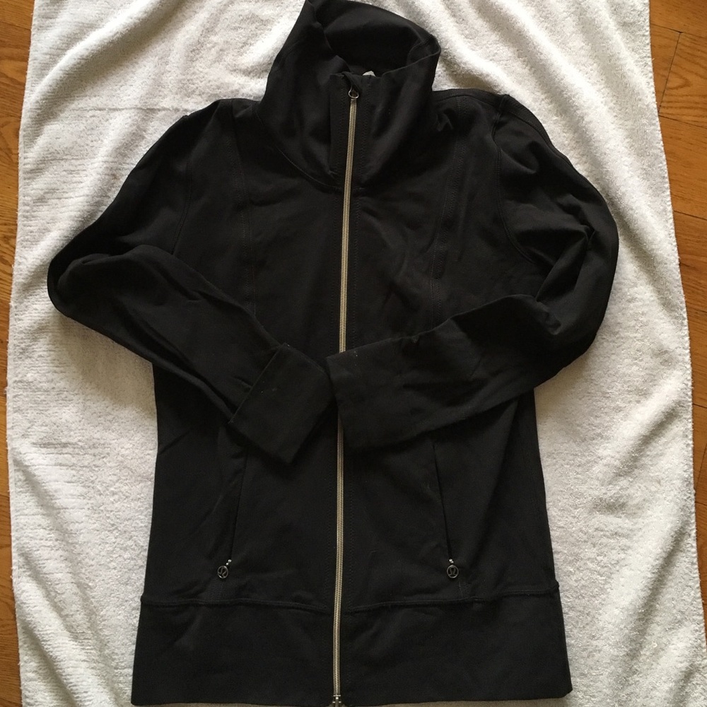 Black lululemon workout jacket